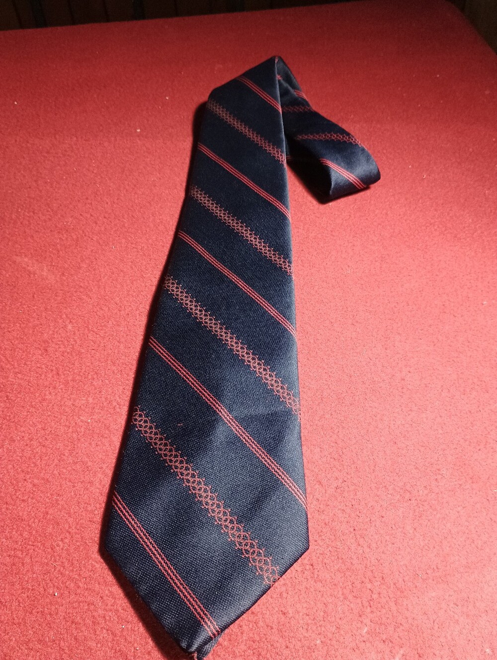 Vintage Johnny Carson Men’s tie 4” x 53" Polyester Red and Blue Classic Stripes